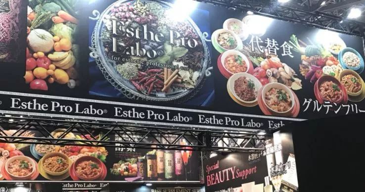 夏天被粉红色泡泡承包，嫁给爱情的女孩脸上都挂着糖霜