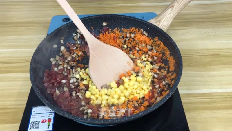 吃剩的饺子皮这样做，简单又好吃，简直香skr人