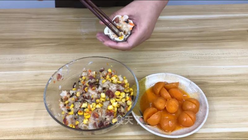 吃剩的饺子皮这样做，简单又好吃，简直香skr人