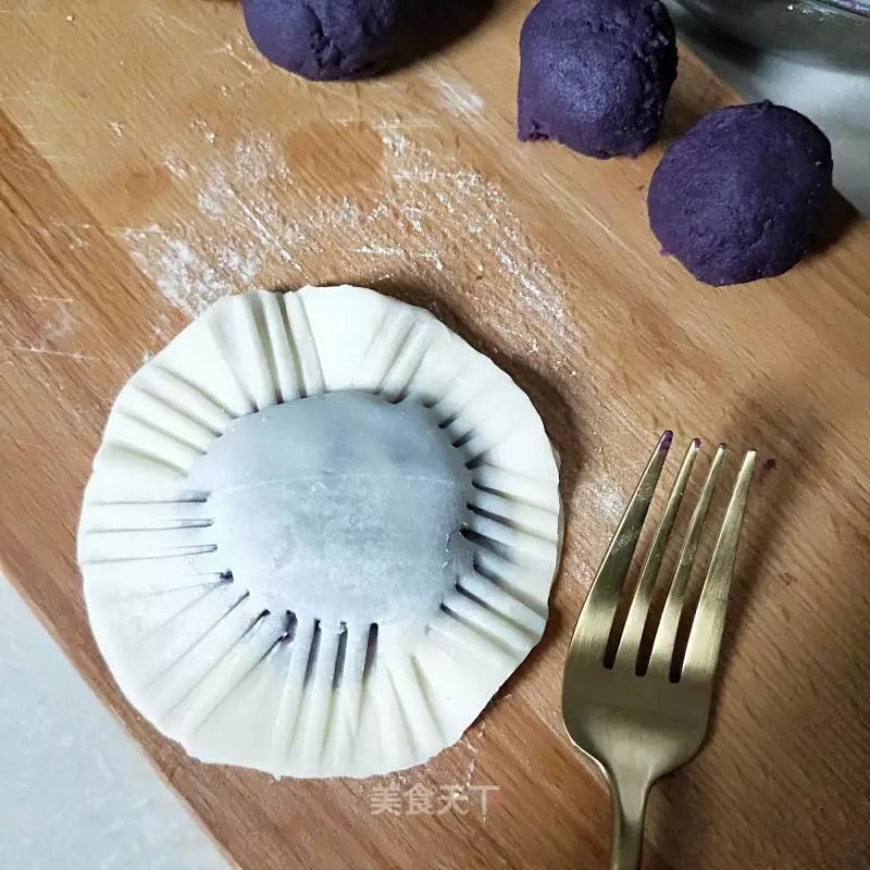 吃剩的饺子皮这样做，简单又好吃，简直香skr人