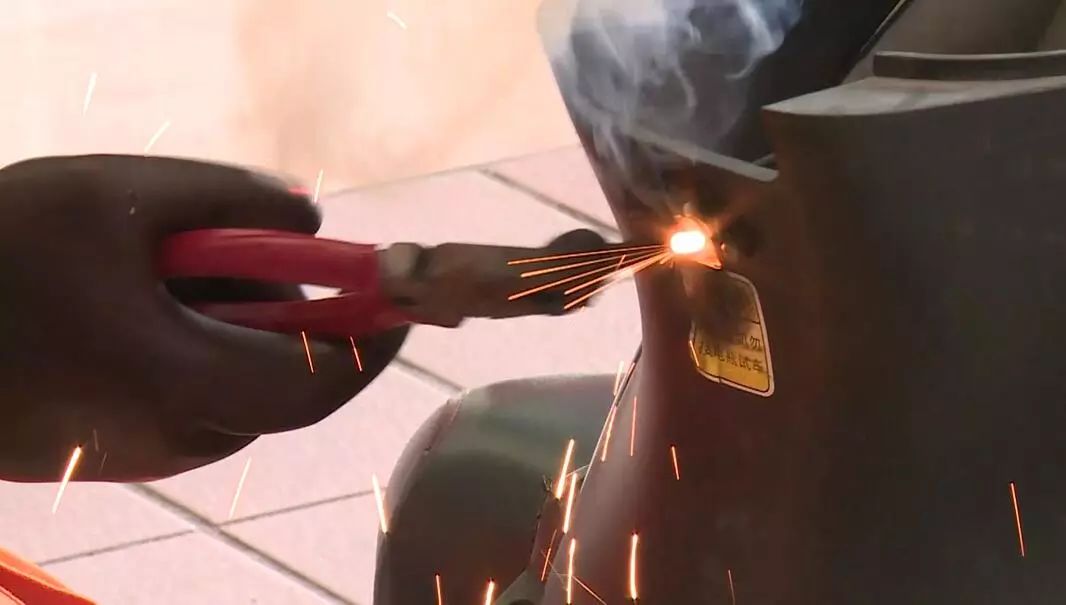 电动车爆燃的危害,电动车爆燃的威力超出想象