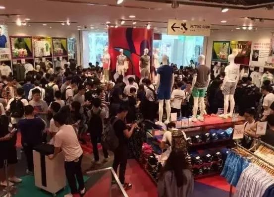 优衣库kaws为什么受欢迎,优衣库x和kaws哪个好用