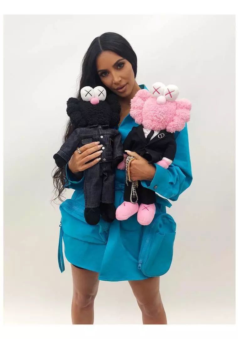 优衣库kaws为什么受欢迎,优衣库x和kaws哪个好用