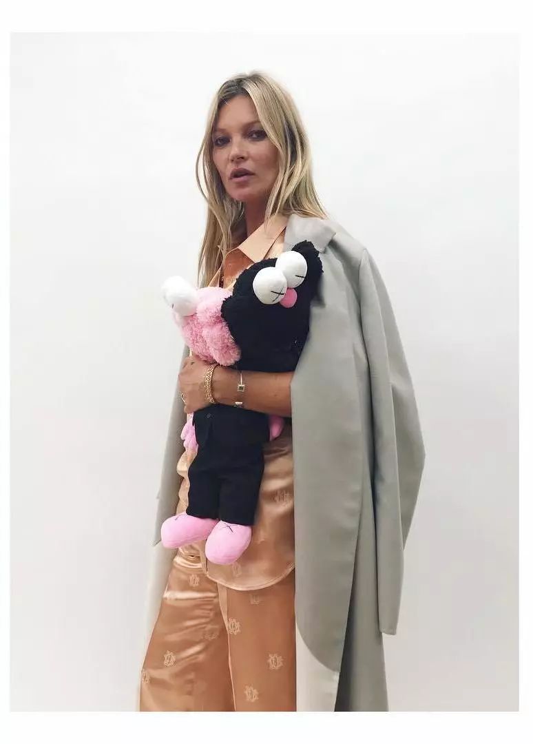 优衣库kaws为什么受欢迎,优衣库x和kaws哪个好用