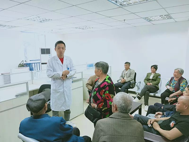 龙泉驿区助残主题活动月之最贴心的服务：把专家请进门送服务到身边—邀请省“八一”康复中心专家“上门”为残疾朋友开展康复咨询服务