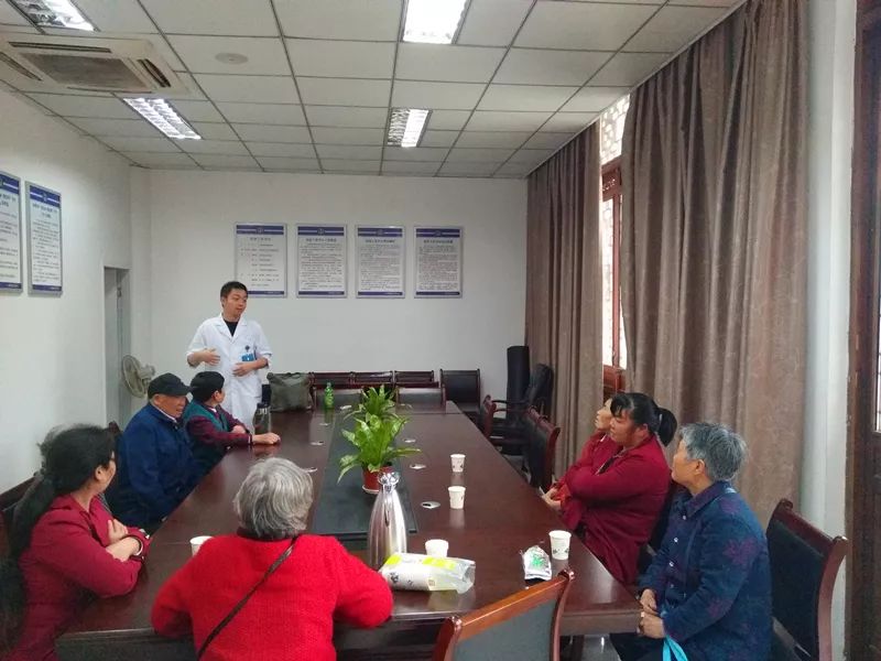 龙泉驿区助残主题活动月之最贴心的服务：把专家请进门送服务到身边—邀请省“八一”康复中心专家“上门”为残疾朋友开展康复咨询服务