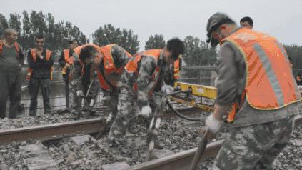 给高铁洗澡一共需要几步,给机车洗澡需要关注什么