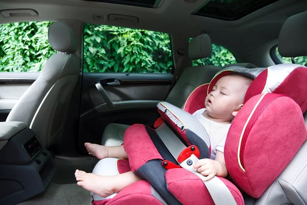 5岁小孩在高速上被追尾,追尾幼童没坐安全座椅高位截肢