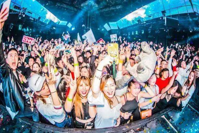 电击你的小心脏~电音泳池派对，拉开交广狂欢泼水节序幕