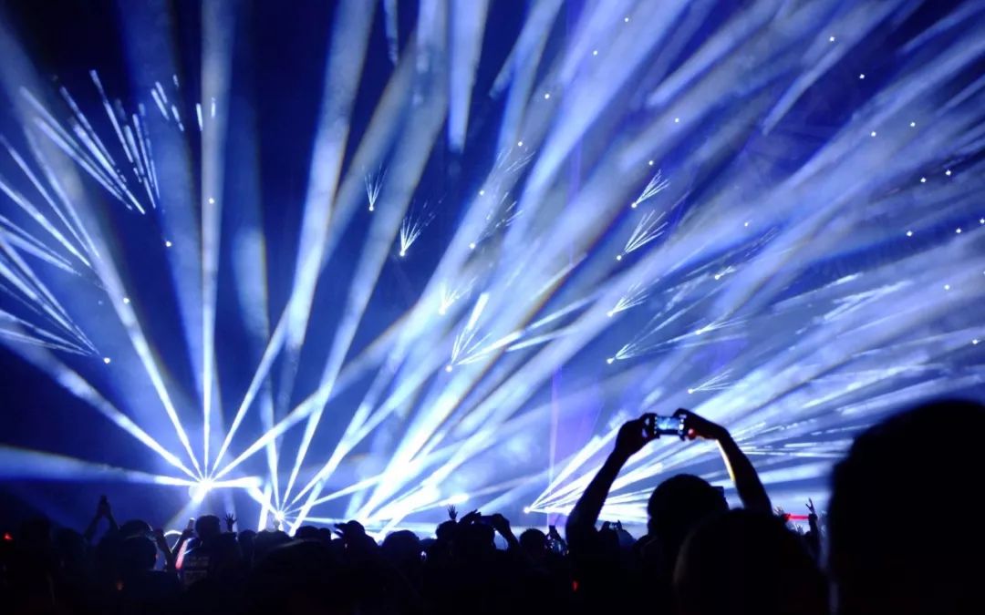 电击你的小心脏~电音泳池派对，拉开交广狂欢泼水节序幕