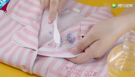 风油精滴点在衣服上有什么效果,风油精喷在衣服上会怎么样