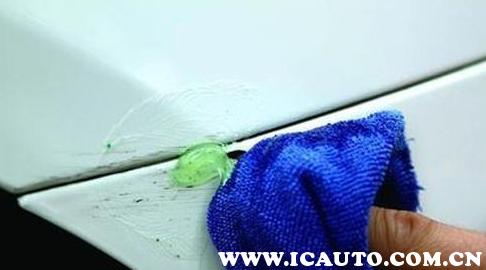 黑色汽车划痕露出底漆怎么处理,车身白色露底漆的划痕怎么修复