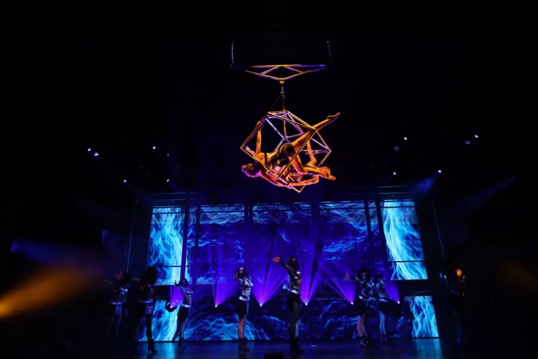 亚洲最大号游轮,亚洲最豪华游轮经过太平洋