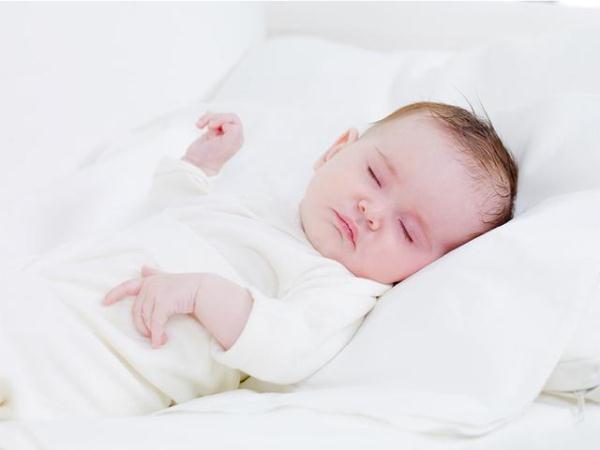 孩子睡觉一直出汗是什么原因,6个月的宝宝睡觉爱出汗正常吗