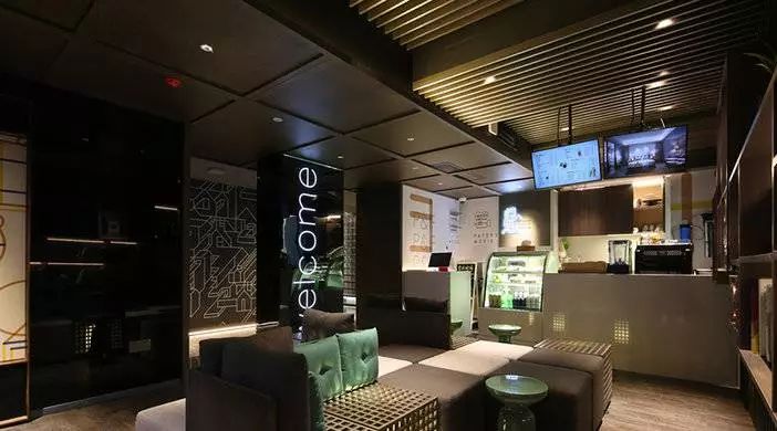 「长隆玩水季」￥84起畅玩长隆水上乐园，女士票/中高考生票/夜场票任你挑！还有电影主题智能民宿，轻松玩转长隆