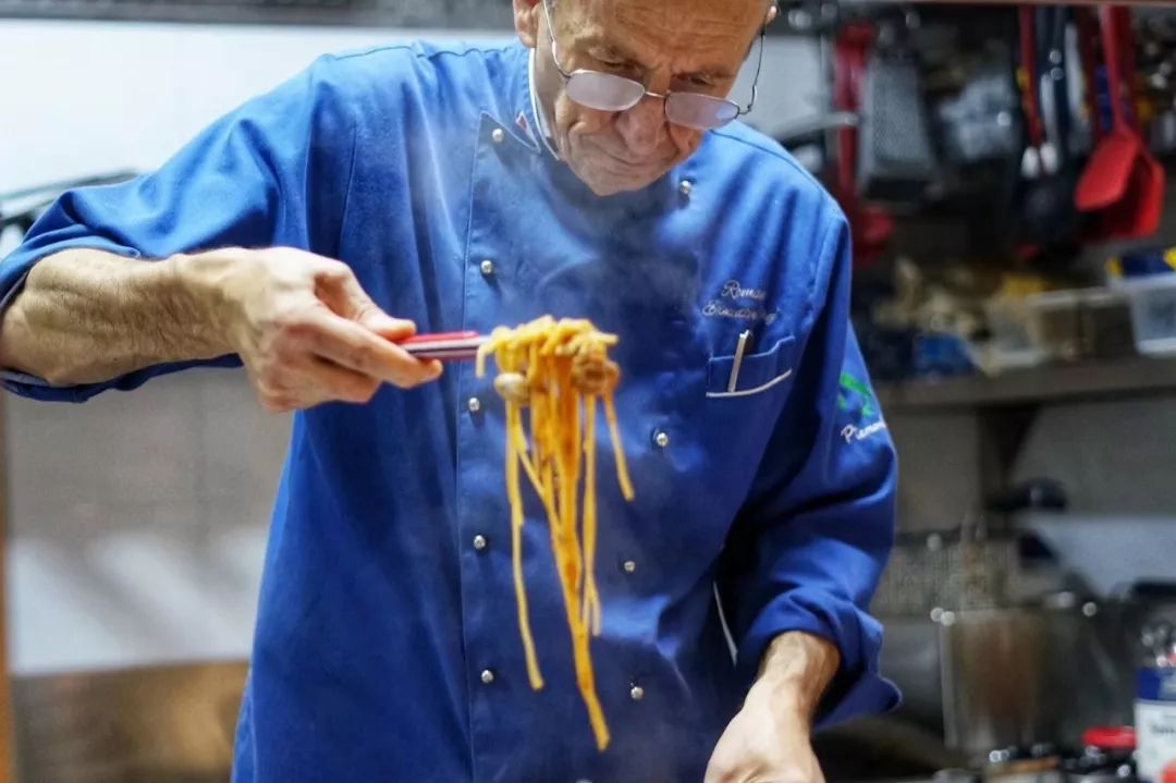 1折抢大家乐KTV欢唱卡？！更有花样美食指南，自助、烤肉全都有