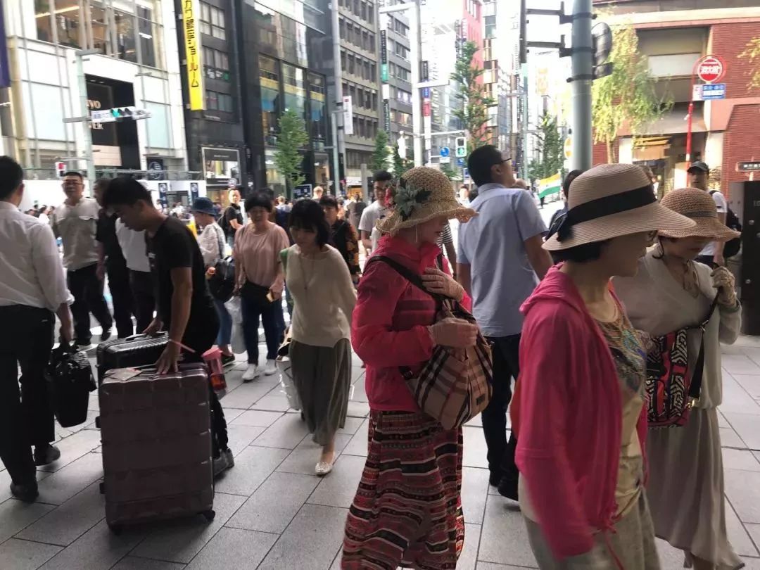 为什么现在人都喜欢去日本 (为什么很多人喜欢去日本)