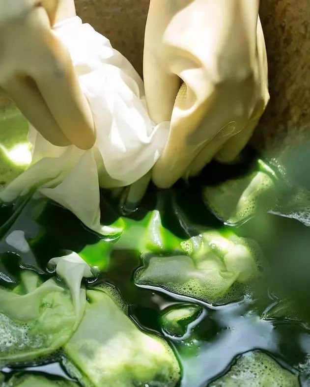 植物染布简单教程,绿色植物扎染怎么做