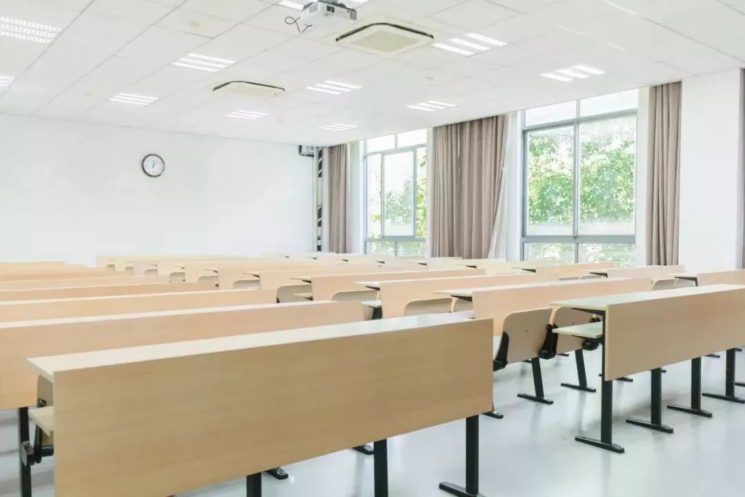 鍠滃ぇ鏅楂樻牎甯堢敓,鍠滃ぇ鏅缇ら泟閫愰箍