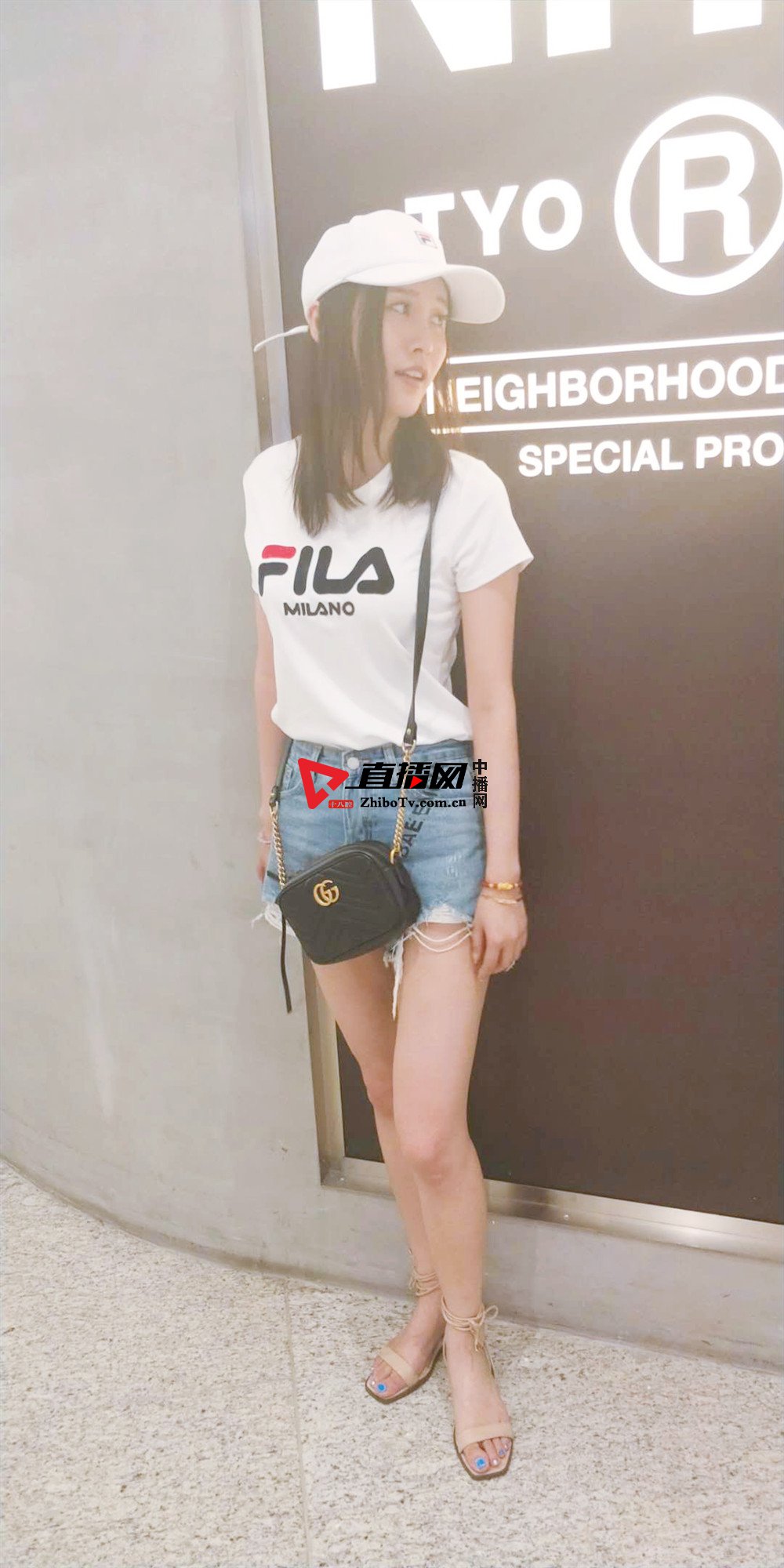 NOW直播时尚达人主播“苏苏”户外直播秀身材苏喂苏喂起来