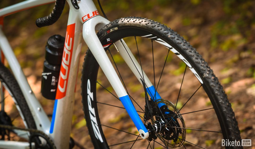 一车遛天下？小编为什么要选CUBECROSSRACE越野公路车