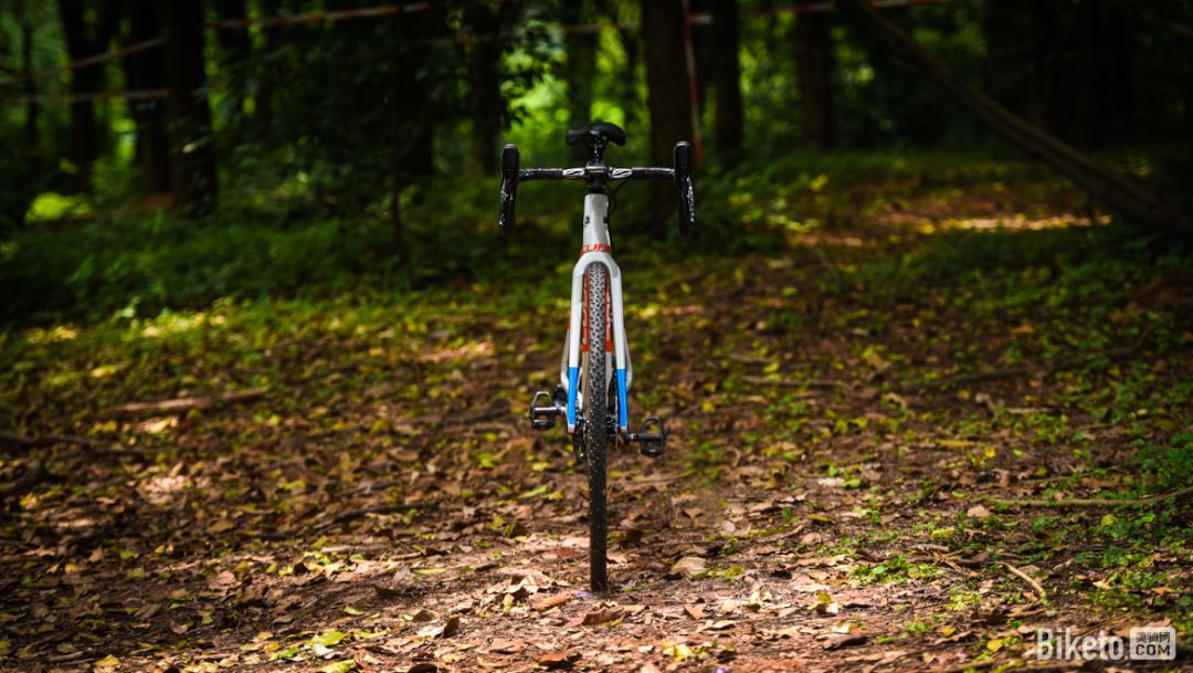 一车遛天下？小编为什么要选CUBECROSSRACE越野公路车