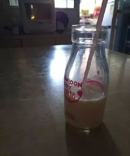 香港牛奶惊爆含问题添加剂！可致肠炎，并无药可医治…