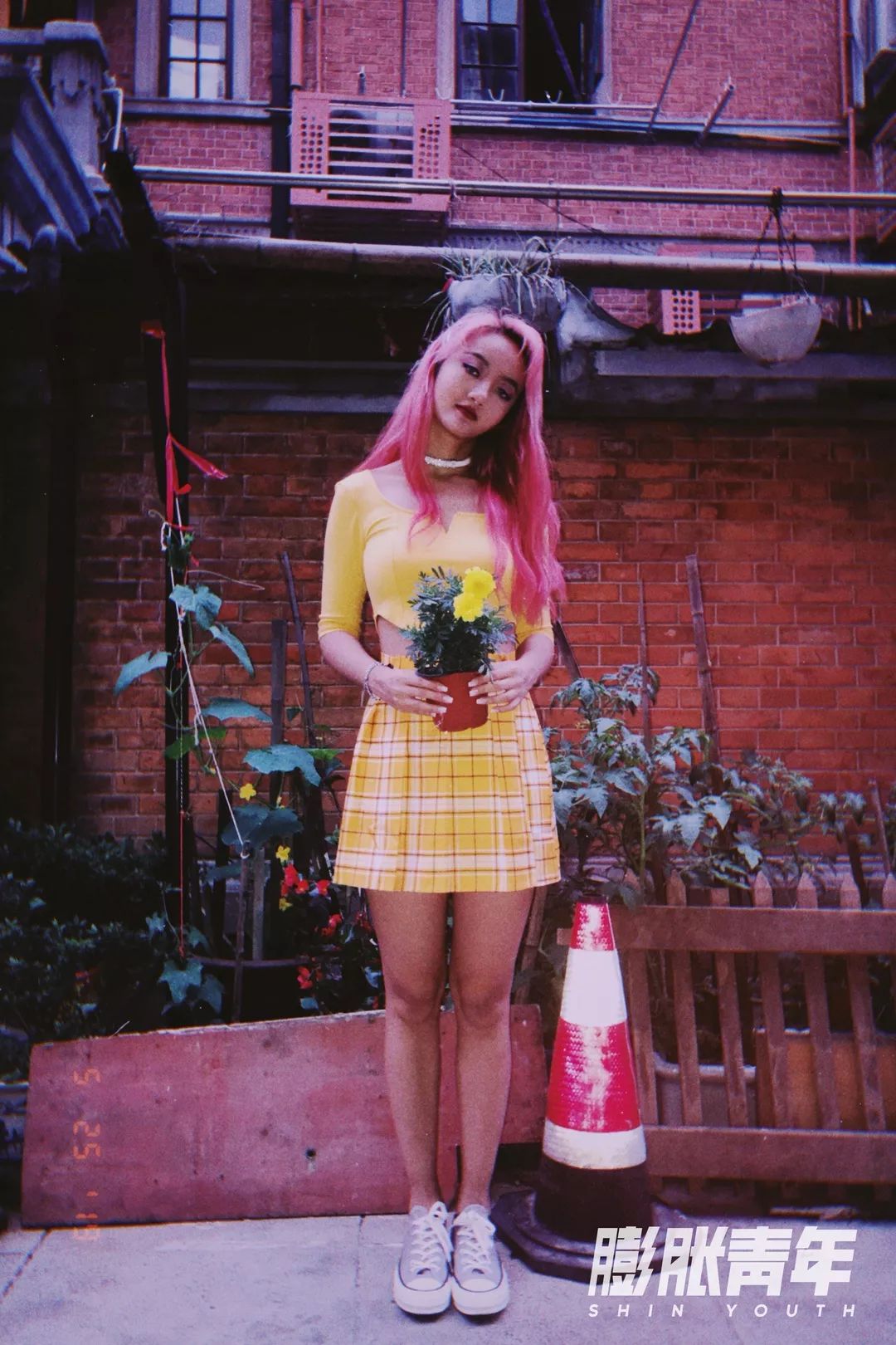 卡卡|欧美风大妞甜辣突袭～绝不退潮的糖果系穿搭攻略都在这