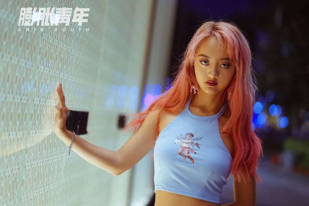 卡卡|欧美风大妞甜辣突袭～绝不退潮的糖果系穿搭攻略都在这