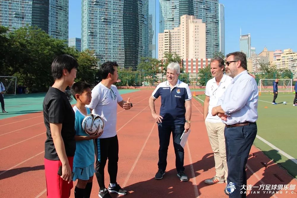 「蓝·青训」欧洲青训专家团考察万达4所基地校赞中国青训在前进