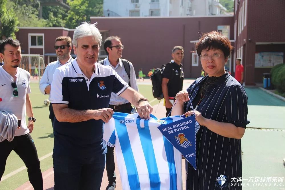 「蓝·青训」欧洲青训专家团考察万达4所基地校赞中国青训在前进