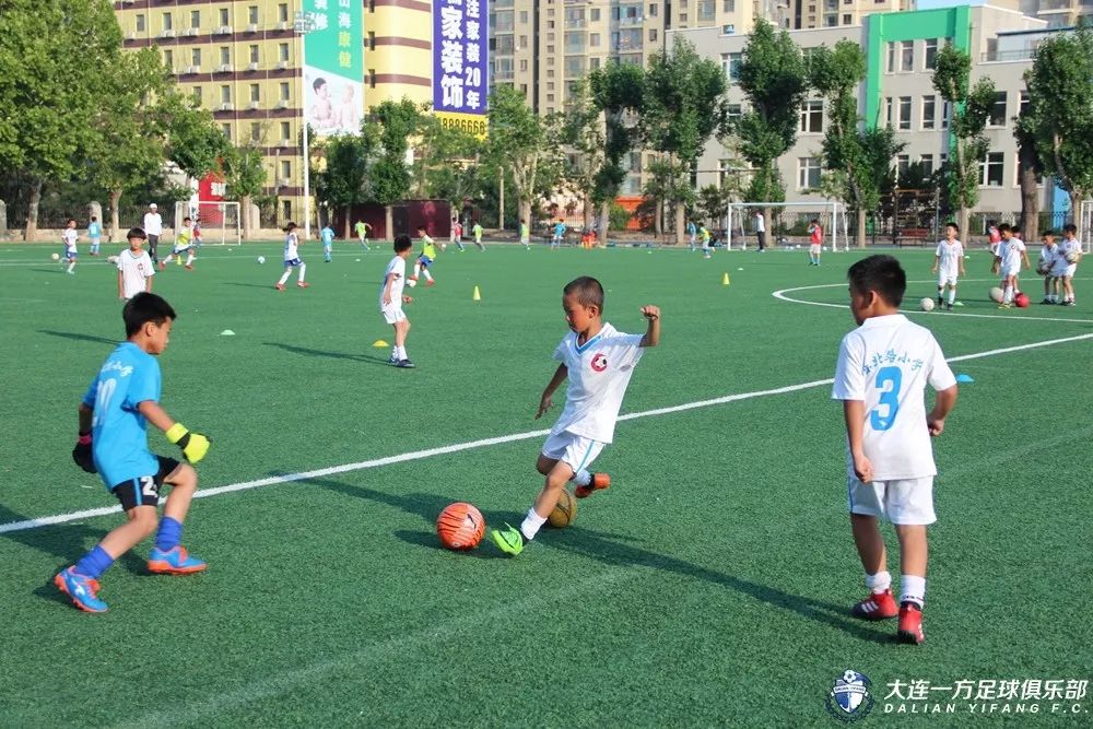 「蓝·青训」欧洲青训专家团考察万达4所基地校赞中国青训在前进