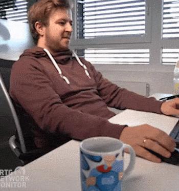 为什么我女朋友的照片头上都是蝴蝶？