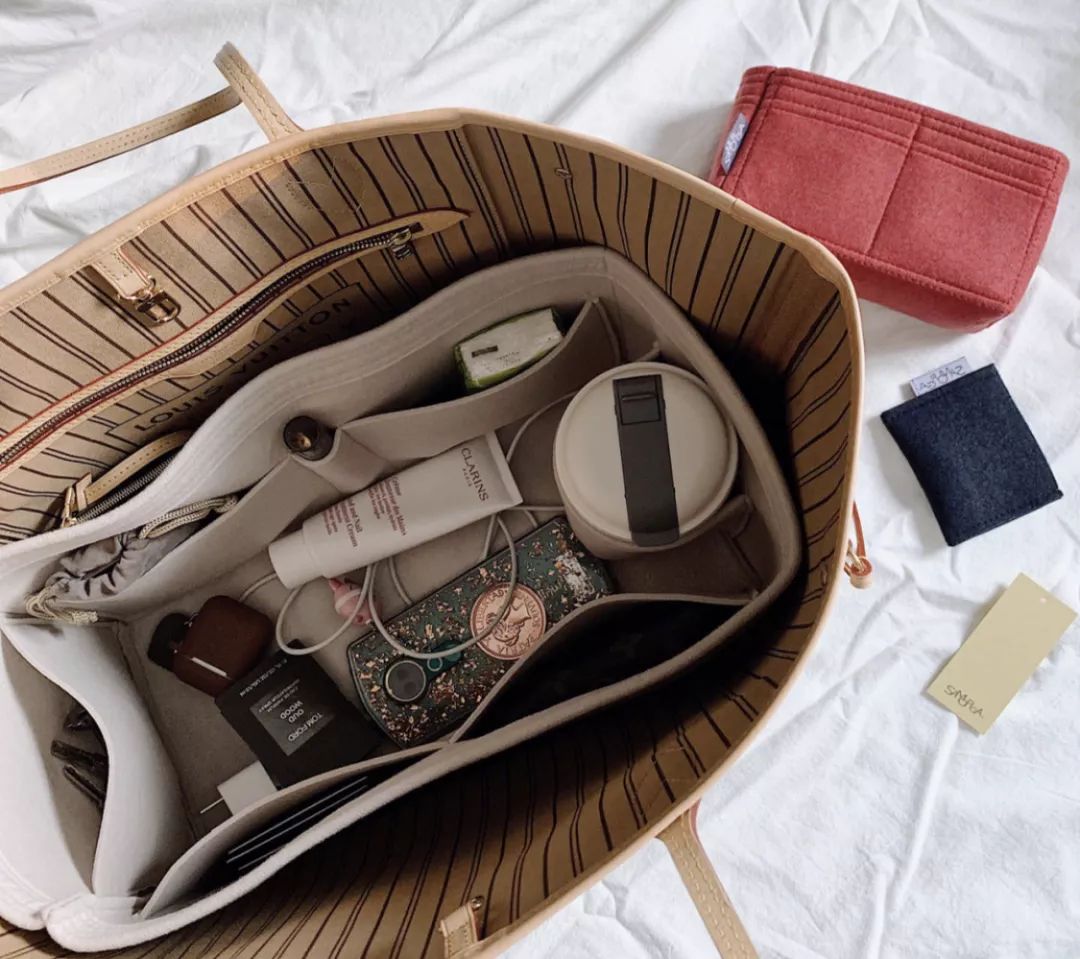 prada包包日常护理 (包包的护理方法和关注事项)