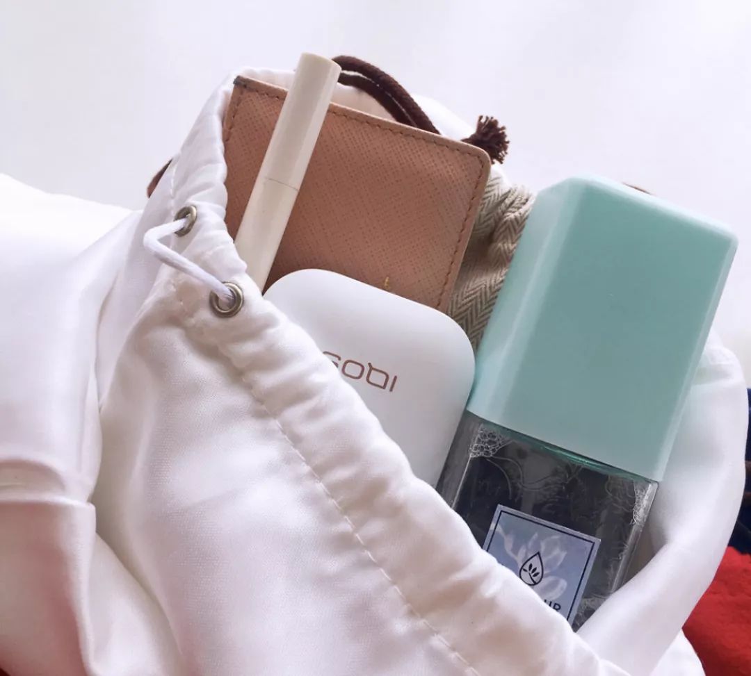 prada包包日常护理 (包包的护理方法和关注事项)