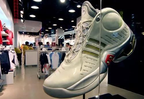 阿迪达斯logo判无效,阿迪达斯的logo是不是改过了