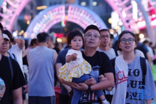天津奥城夜市开街纳客终于找到夏夜的正确打开方式