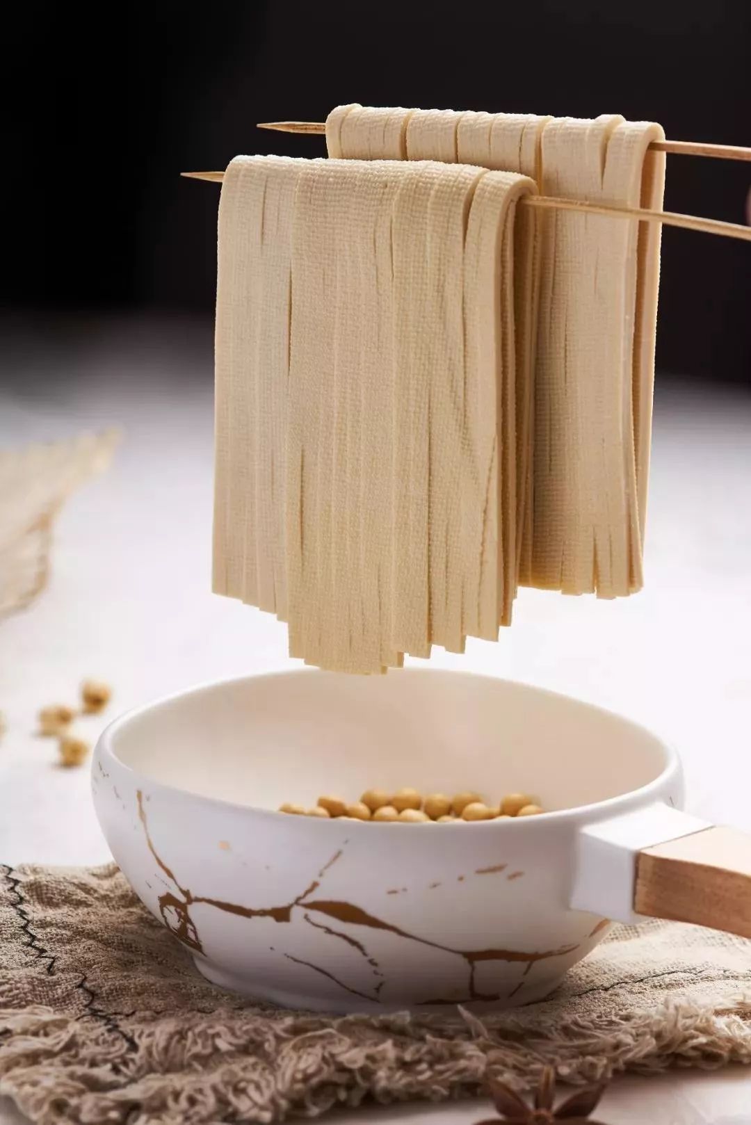 台湾糖村牛轧糖当地价格,台湾特产糖村草莓牛轧糖