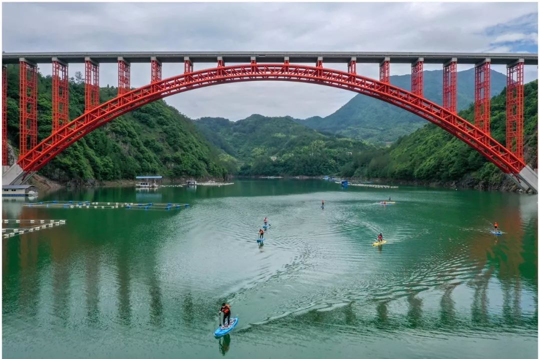 又挖到个21℃的清凉山城，还藏着人均¥300+就能入住的浙南“小星野”，仅限200套