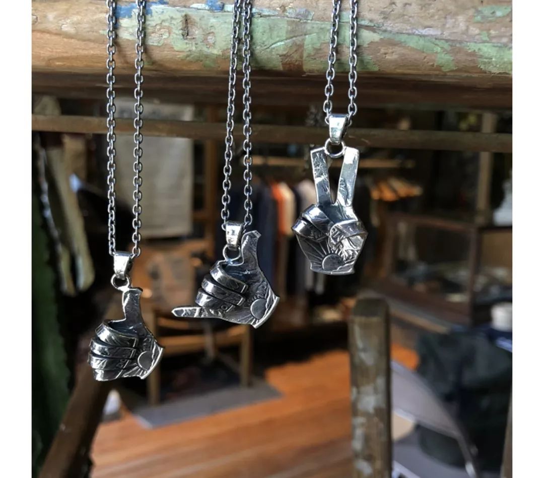 六叔的银饰没我的帅，还没我的便宜