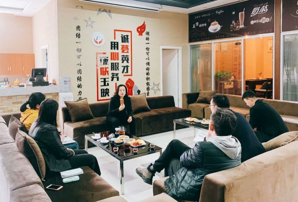 一壶茶约来八方客，小平台发挥大作用！德州“周末约茶”约出创意和商机