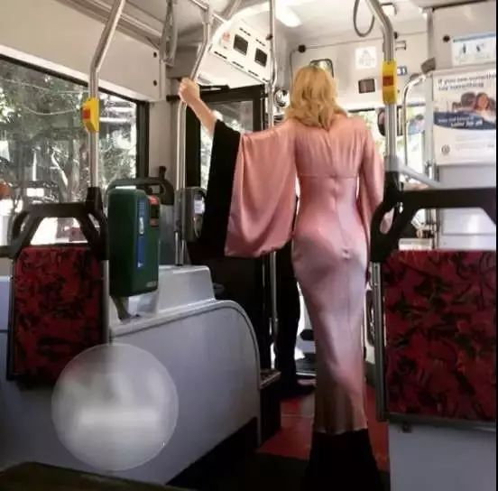 怎样使衣物的褶皱最快消失,衣物防皱妙招