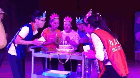 吹生日蛋糕蜡烛把假牙吹出来了,吹生日蛋糕蜡烛