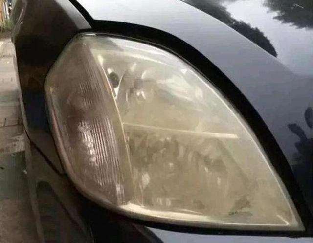 大灯发黄最好的处理方法,汽车大灯灯罩发黄有几种办法解决