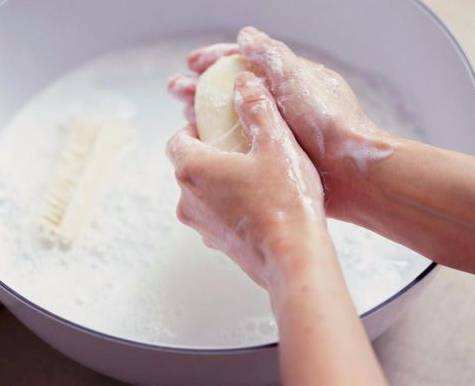 大灯发黄最好的处理方法,汽车大灯灯罩发黄有几种办法解决