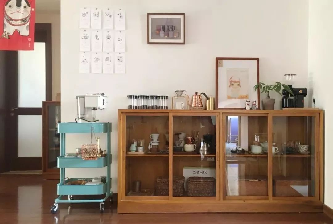 断舍离女人插画,断舍离收纳达人整理房间视频日本