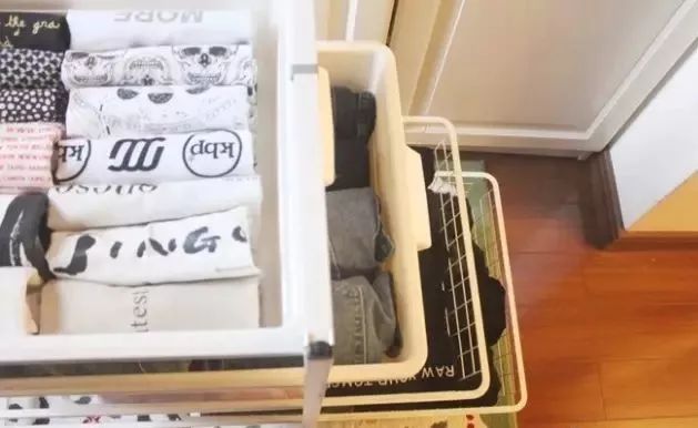 断舍离女人插画,断舍离收纳达人整理房间视频日本