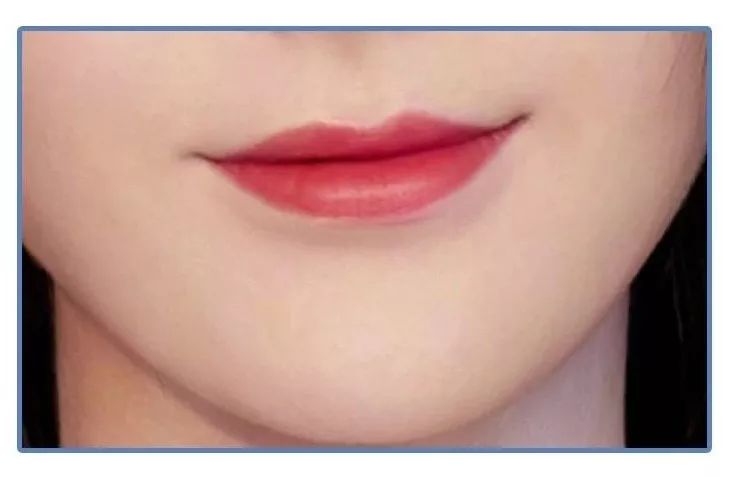 泫雅丰唇后颜值下跌？！但大家都爱这样的“香肠嘴”啊