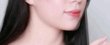 泫雅丰唇后颜值下跌？！但大家都爱这样的“香肠嘴”啊