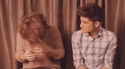 头皮发痒爱出油是什么引起的,头皮出油严重痒是什么原因引起的